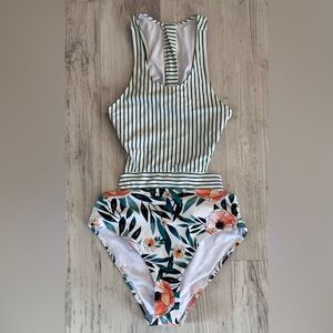 Miss U Poppy Print One-Piece Swimsuit Womens Size Medium